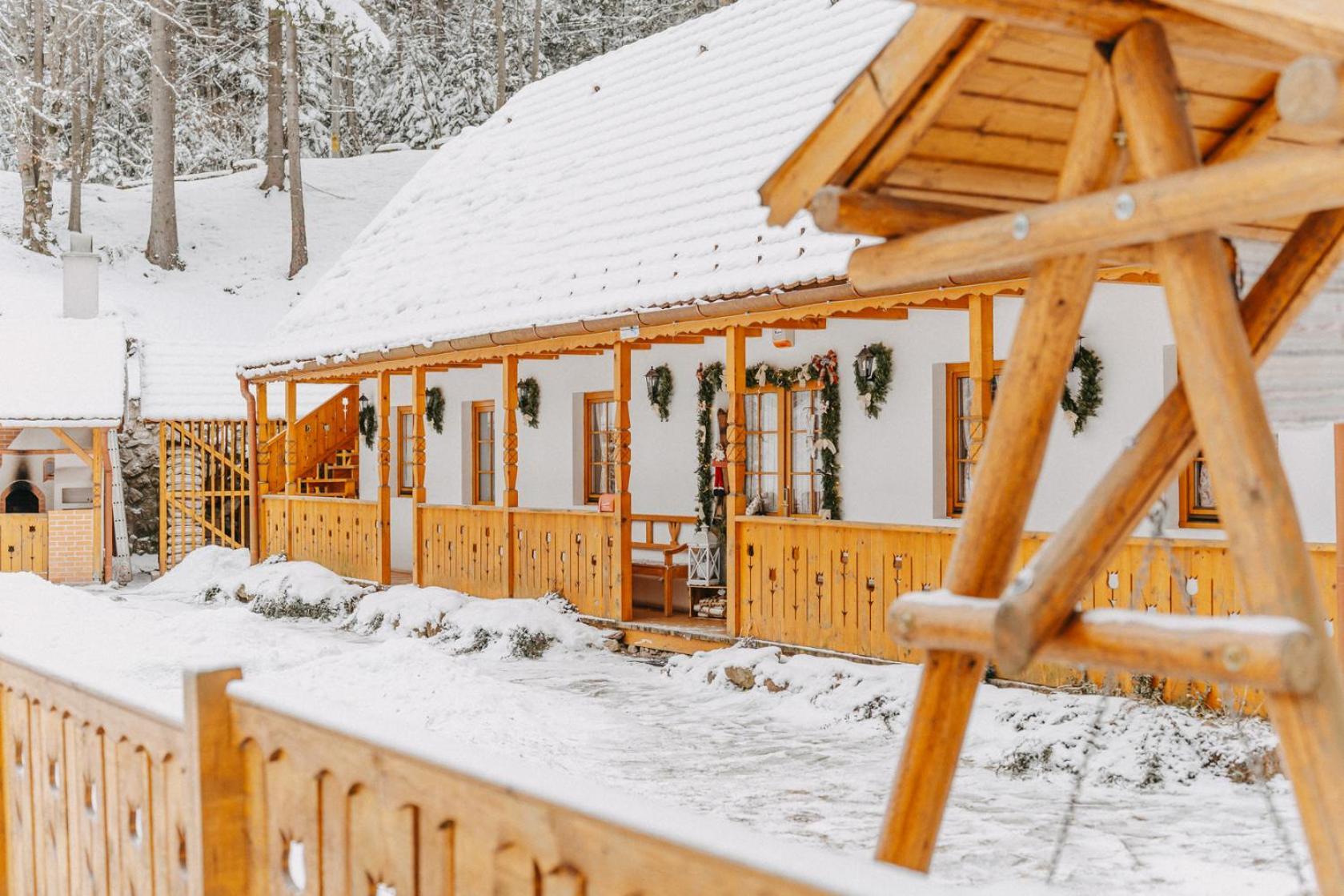 Lolo Park Resort Lacu Rosu Exterior photo